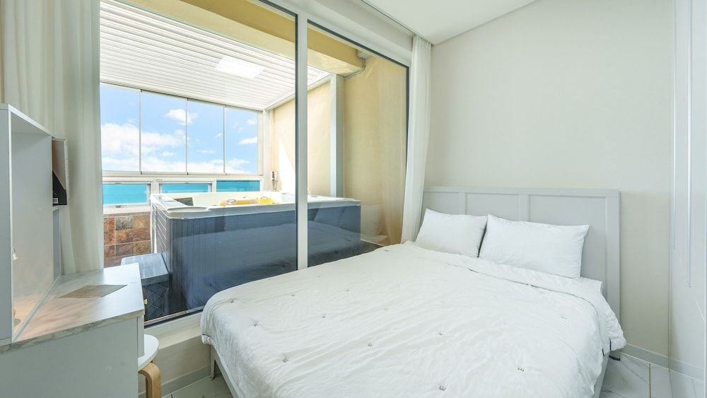 Yeosu Stay Raonpine Spa Pension Basic Room, 1 Bedroom (Ocean View Room 302 (Swimming Spa))