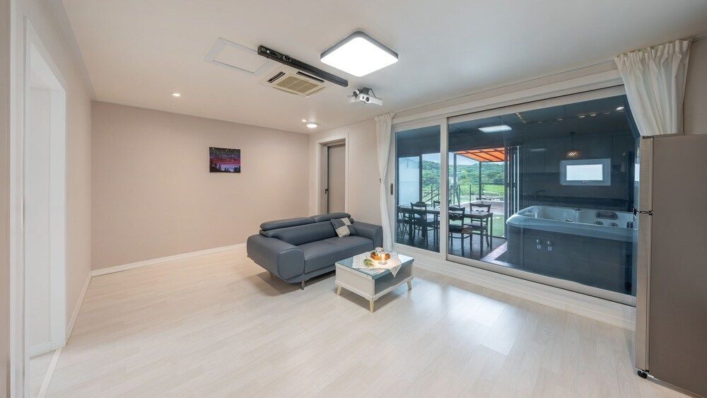 Yeongwol You and I Spa Pension Basic Room, 1 Bedroom (Room 201 (Spa)) 10