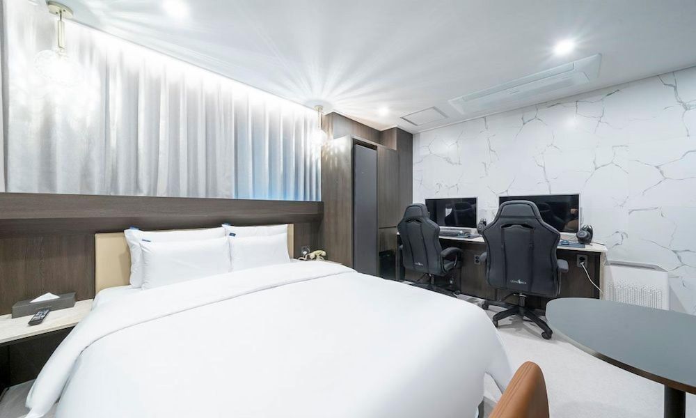 ROSY HOTEL Deluxe Double Room 2