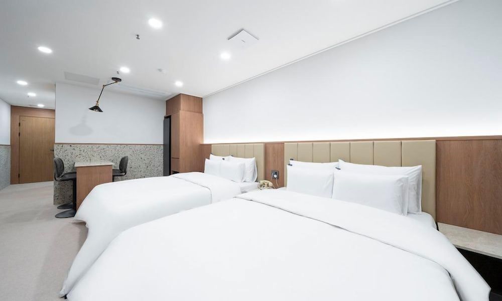 ROSY HOTEL Family Room 7