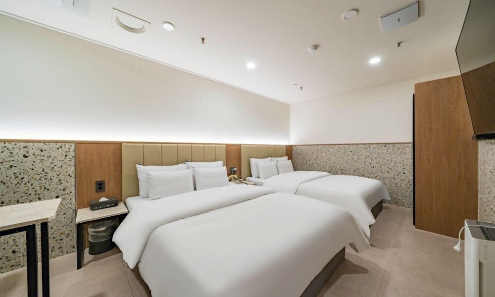 ROSY HOTEL Family Room 5