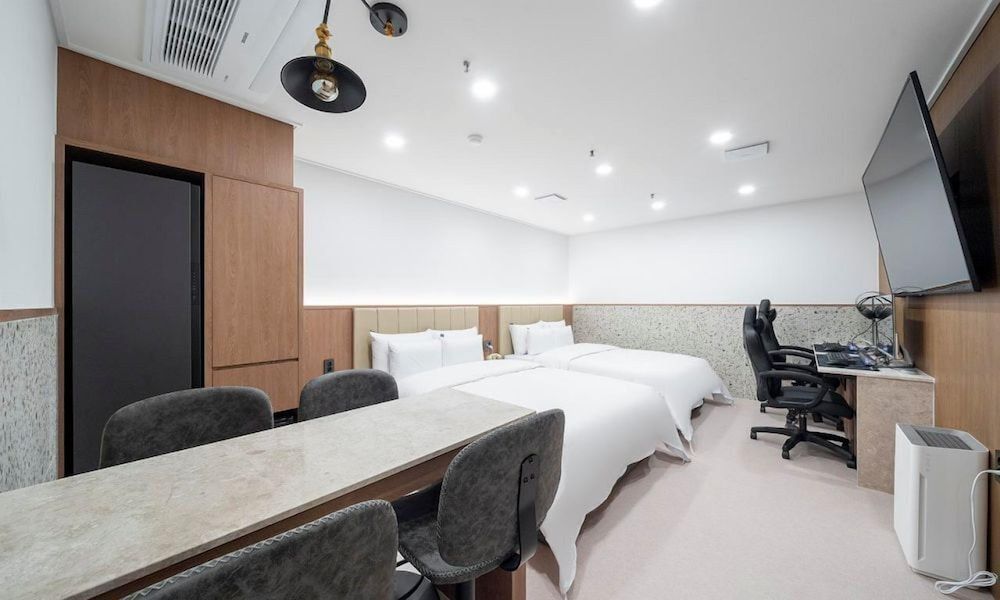 ROSY HOTEL Family Room 4