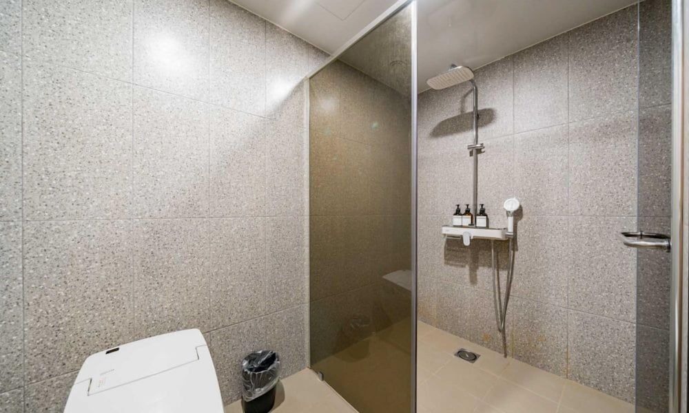 ROSY HOTEL Family Room 11