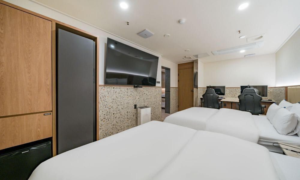 ROSY HOTEL Family Room 13