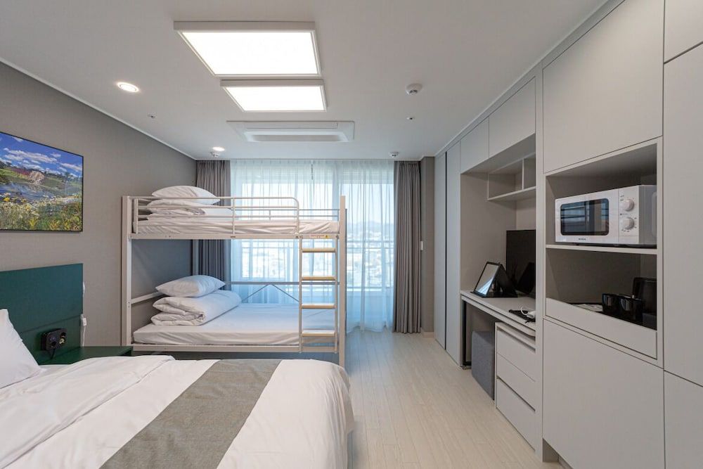 Bella Stay Hotel Deluxe Family Bunker 3