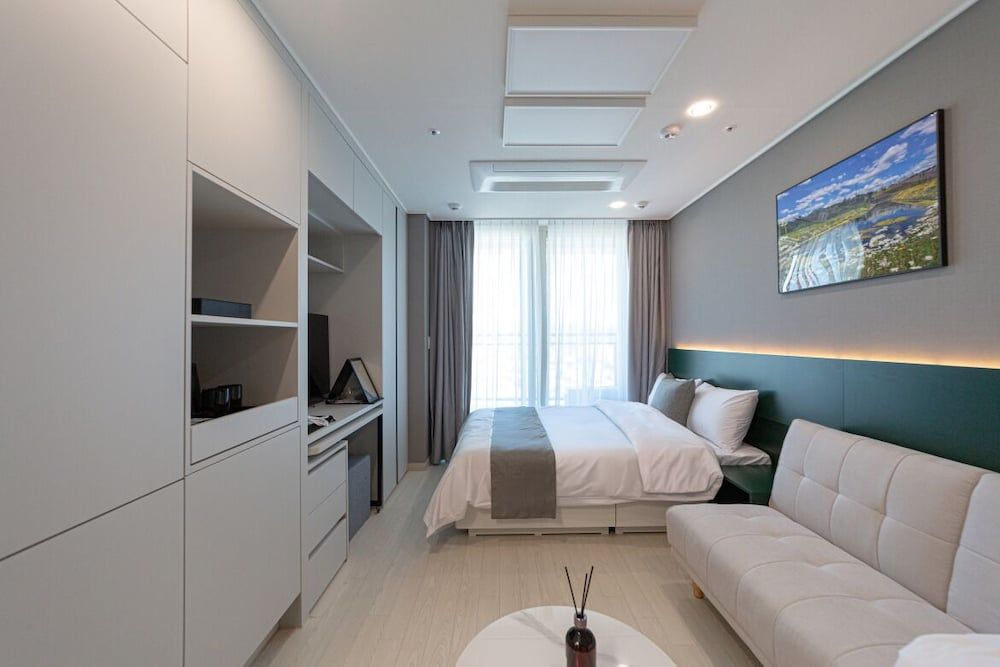 Bella Stay Hotel Deluxe Double Sofa 2