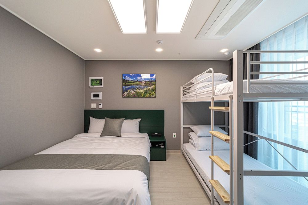 Bella Stay Hotel Deluxe Family Bunker 2