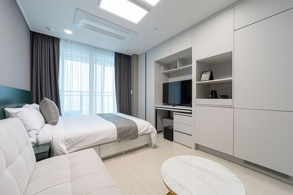 Bella Stay Hotel Deluxe Double Sofa 3