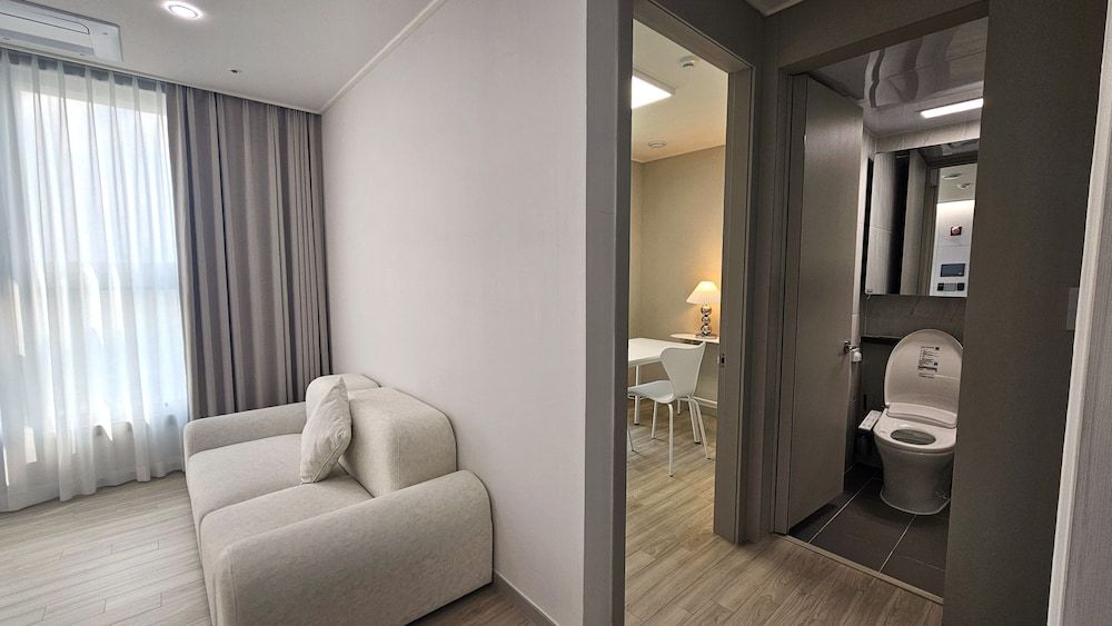 The November Stay Guri Deluxe B No-Kitchen 7