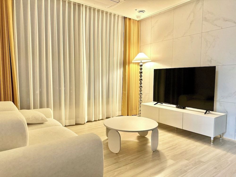 The November Stay Guri Deluxe B (Detachable Type) 10