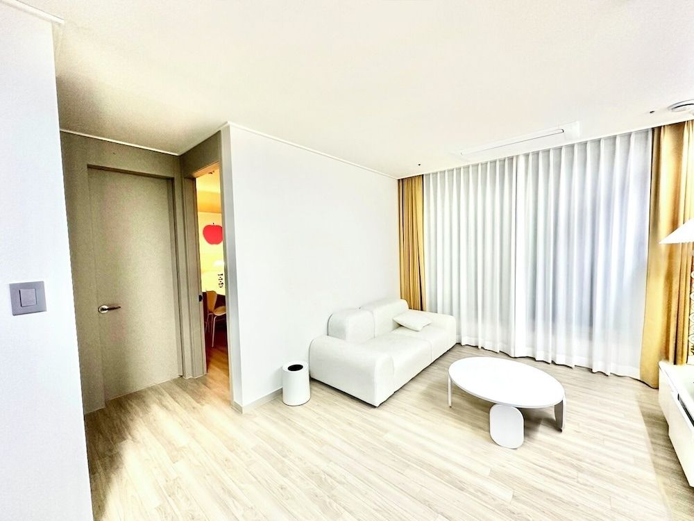 The November Stay Guri Deluxe B (Detachable Type) 11