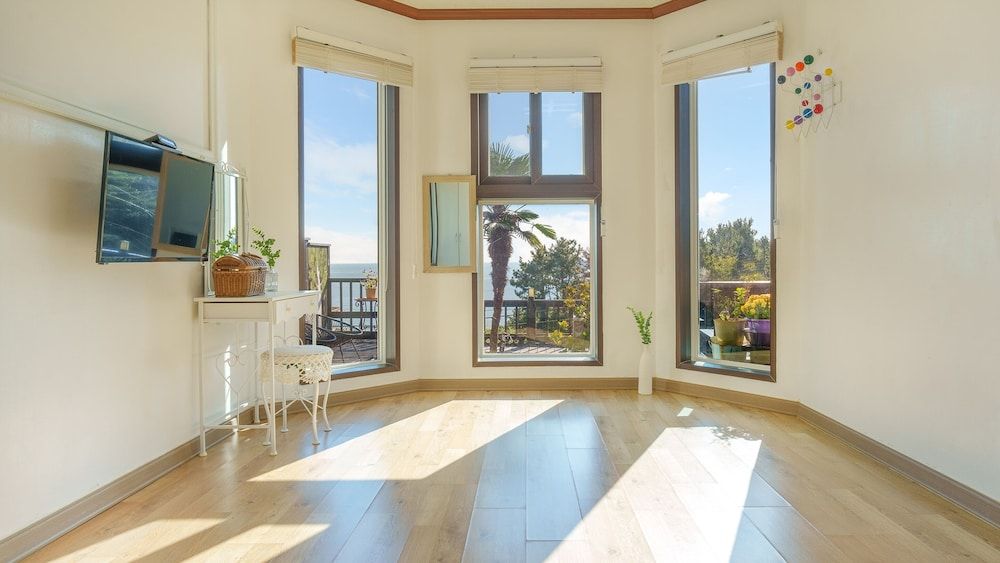 Geoje Yeoul Pet-friendly Pension Basic Room, 1 Bedroom (Poodle 102)