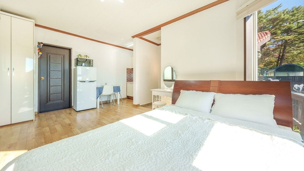 Geoje Yeoul Pet-friendly Pension Basic Room, 1 Bedroom (Poodle 101) 3