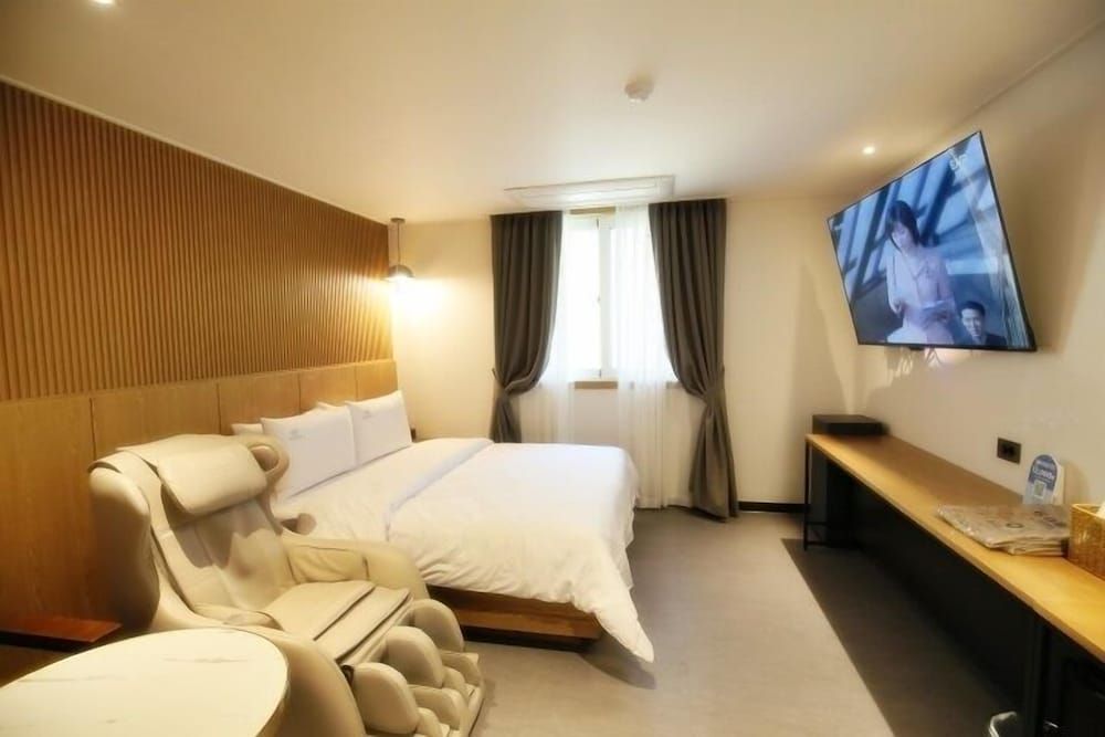 Its HOTEL Premium Double Room, City View 2