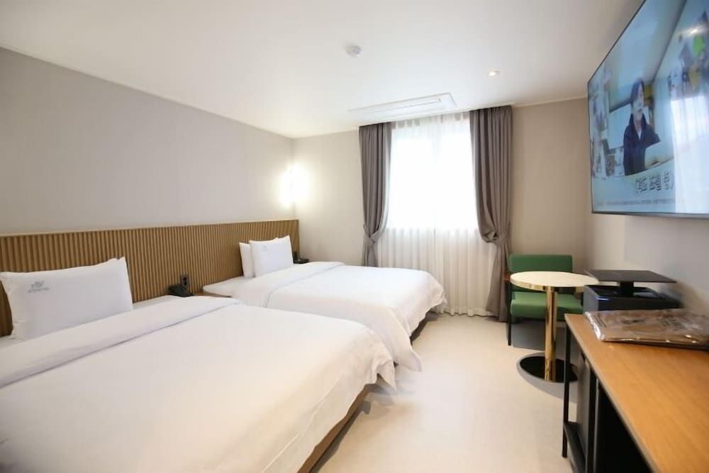 Its HOTEL Premium Twin Room, City View 2