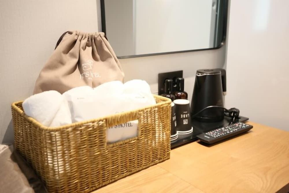 Its HOTEL Premium Double Room, City View 5