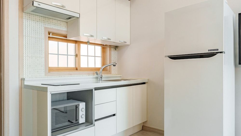 Geoje Peugeot Gomsol Petfriendly Pension Basic Room, 1 Bedroom (Gomsal 203 (Terrace, No Pets Allowed)) 6