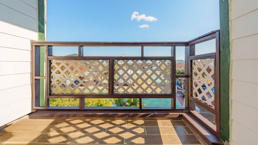 Geoje Peugeot Gomsol Petfriendly Pension Basic Room, 2 Bedrooms (Gomsal 204 (Terrace, No Pets Allowed)) 5