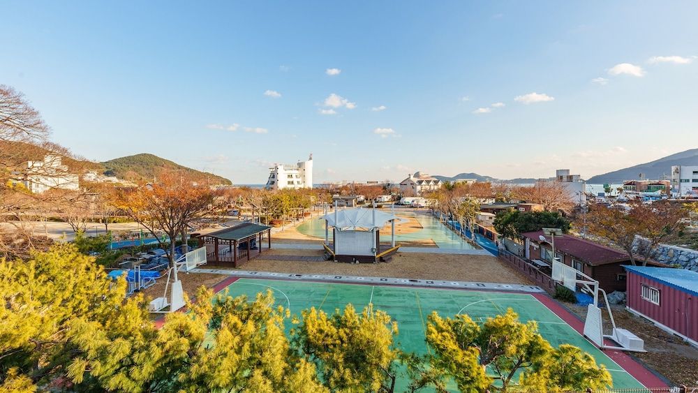 Geoje Peugeot Gomsol Petfriendly Pension Basic Room, 1 Bedroom (Gomsal 203 (Terrace, No Pets Allowed)) 2