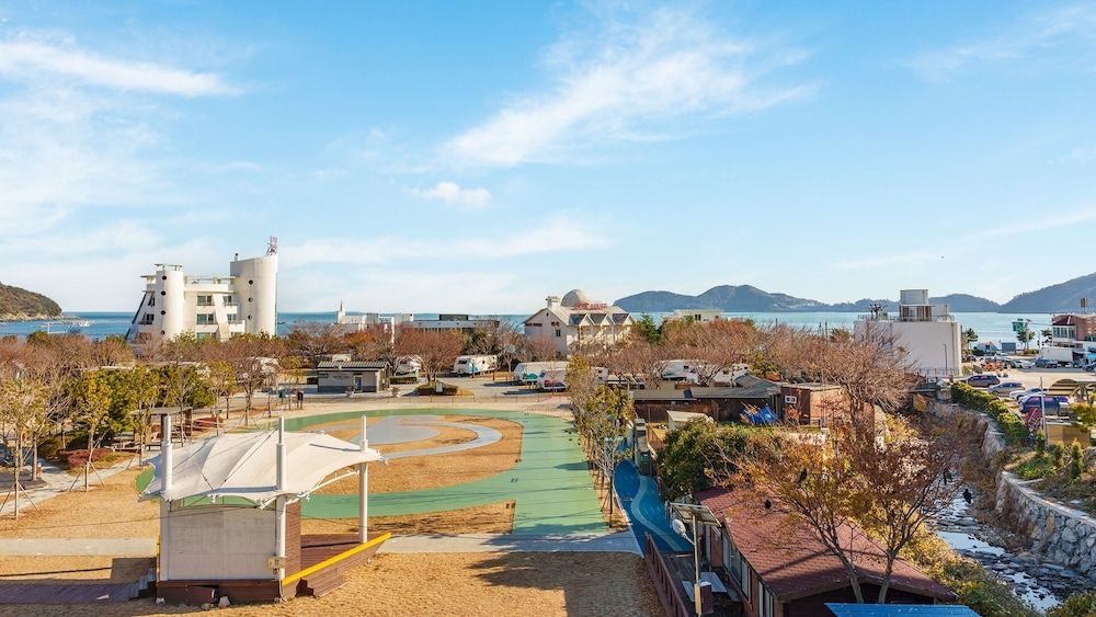 Geoje Peugeot Gomsol Petfriendly Pension Basic Room, 2 Bedrooms (Gomsal 204 (Terrace, No Pets Allowed)) 7