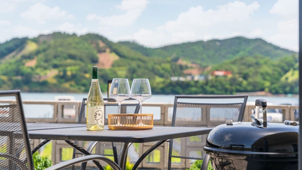 Namhae Yujane Pension Basic Room, 1 Bedroom (B-05(Ocean view / Private BBQ)) 4