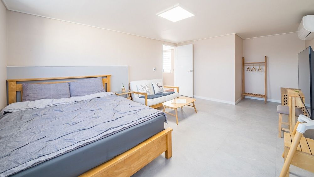 Namhae Yujane Pension Basic Room, 3 Bedrooms (dokchae (Ocean view / Private BBQ)) 4