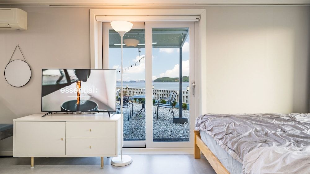 Namhae Yujane Pension Basic Room, 1 Bedroom (B-05(Ocean view / Private BBQ)) 9