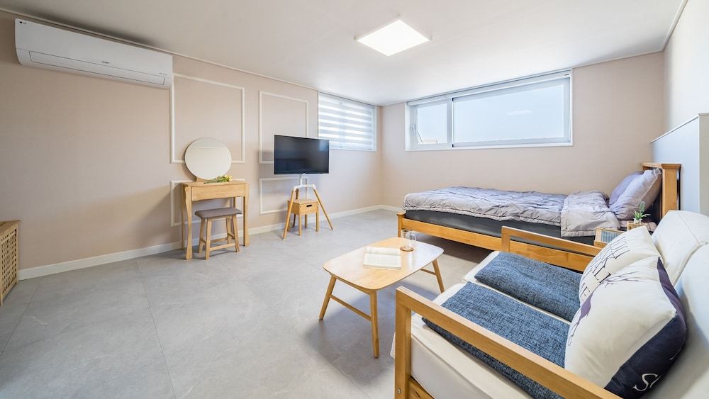 Namhae Yujane Pension Basic Room, 3 Bedrooms (dokchae (Ocean view / Private BBQ)) 19