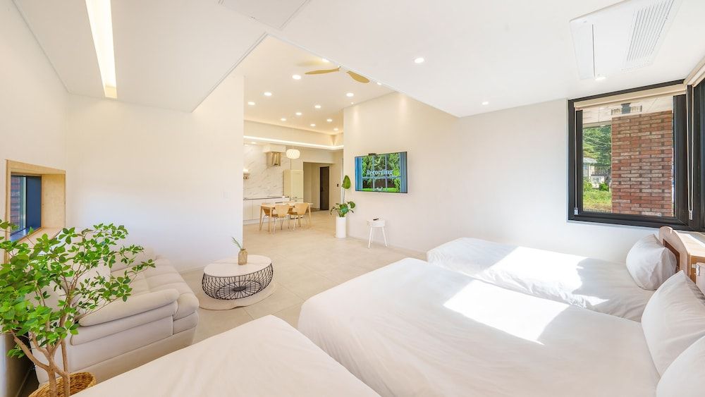 Gangneung Staydasiolgae Poolvillapension Basic Room, 1 Bedroom (New wing Poolvilla 1 (Forest view)) 2