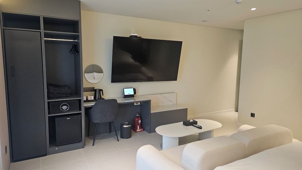 The Gleam Hotel Executive Room 6