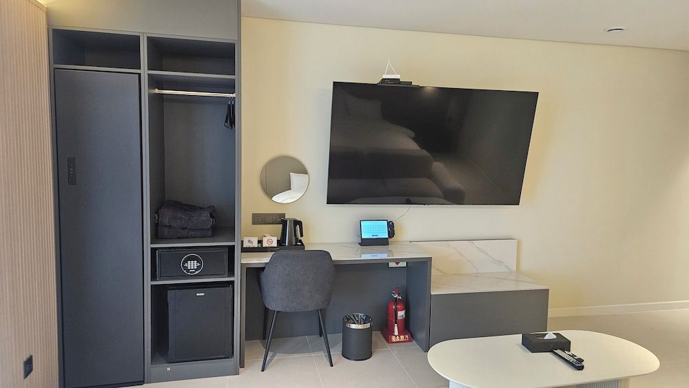 The Gleam Hotel Executive Room 5