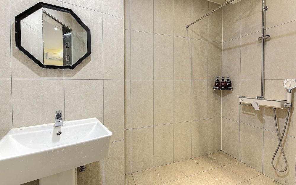 Hotel Azit - Sinsigaji Deluxe Double Room, Private Bathroom, City View 18