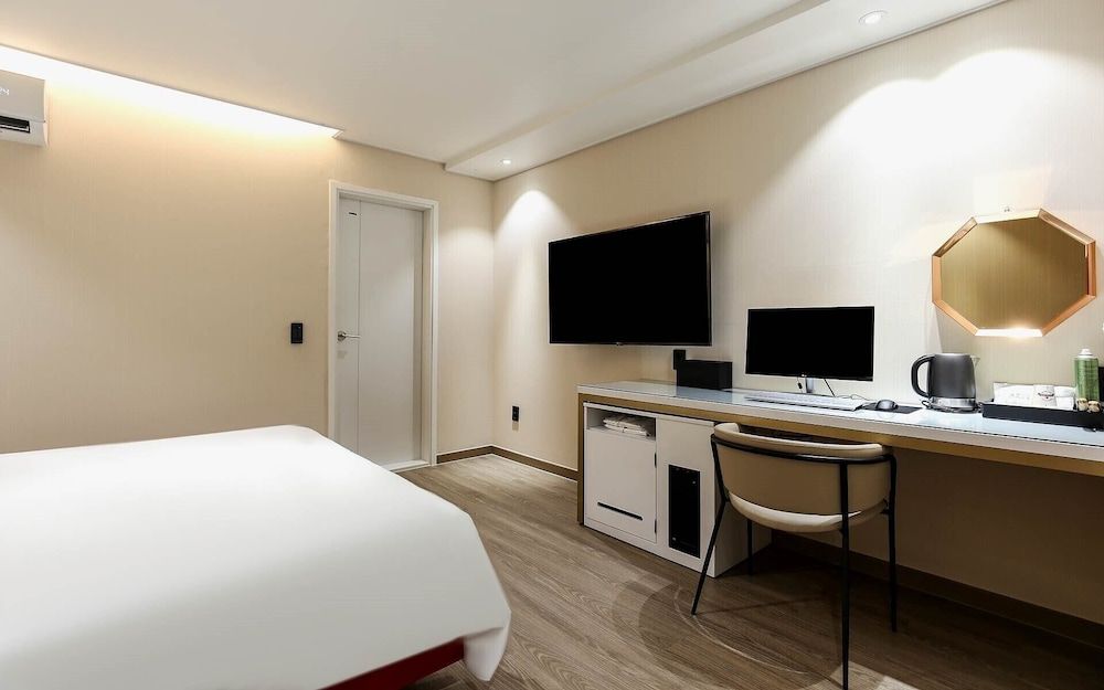 Hotel Azit - Sinsigaji Deluxe Double Room, Private Bathroom, City View 28