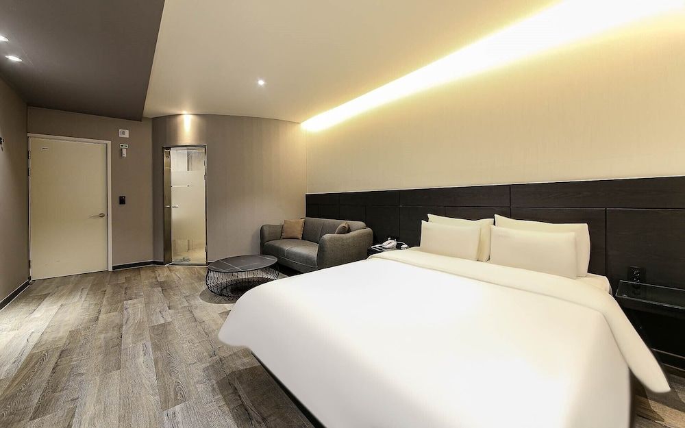 Hotel Azit - Sinsigaji Deluxe Double Room, Private Bathroom, City View 9