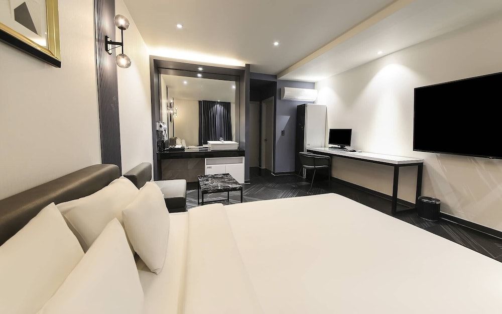 Hotel Azit - Sinsigaji Premium Double Room, Private Bathroom, City View 3