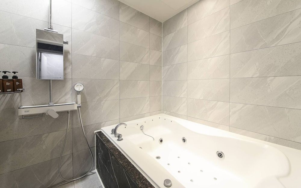 Hotel Azit - Sinsigaji Premium Double Room, Private Bathroom, City View 19