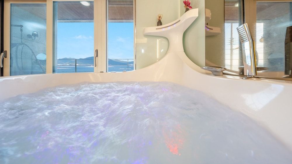 Geoje Ahat Spa Pension Basic Room, 1 Bedroom (Room 203) 6