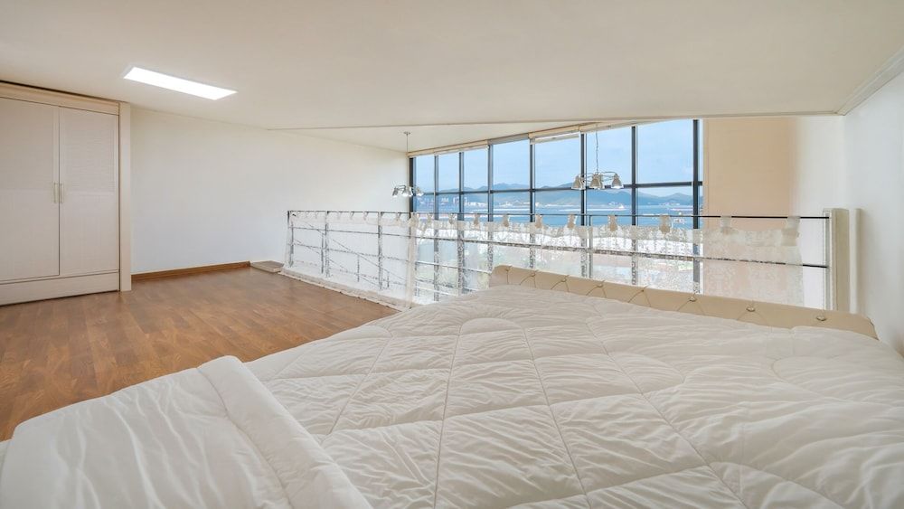 Geoje Ahat Spa Pension Basic Room, 1 Bedroom (Room 301)