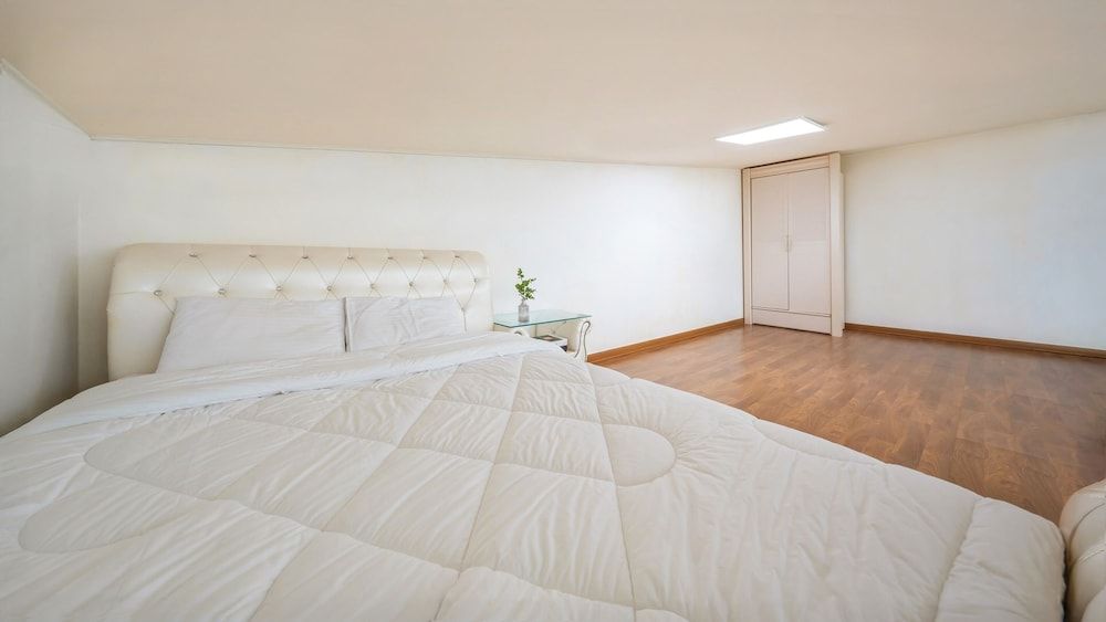 Geoje Ahat Spa Pension Basic Room, 1 Bedroom (Room 301) 2