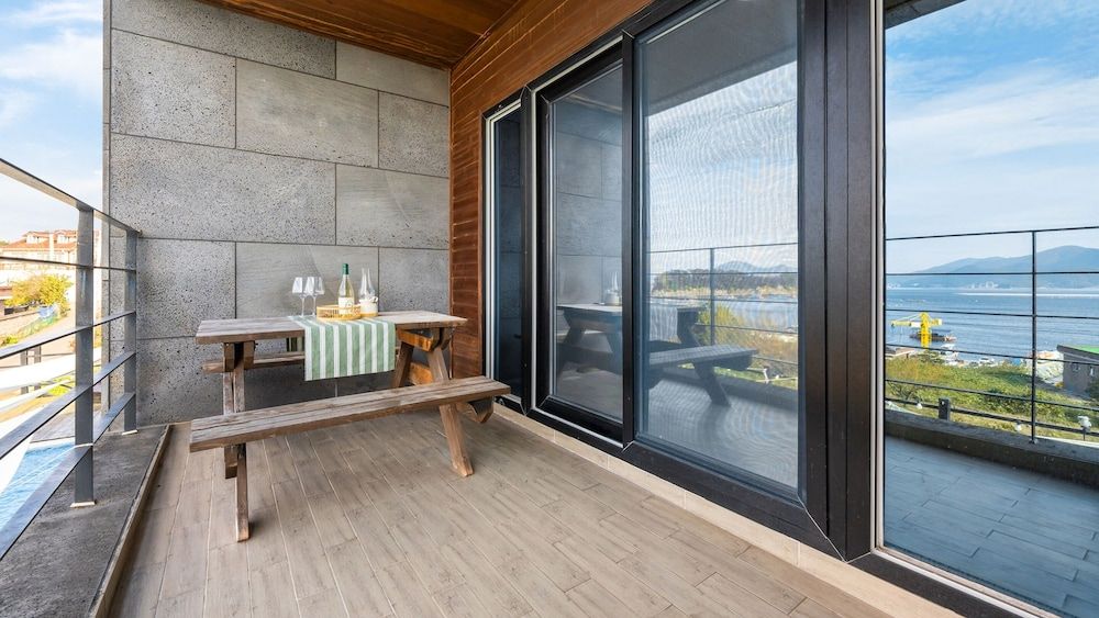 Geoje Ahat Spa Pension Basic Room, 1 Bedroom (Room 203) 9