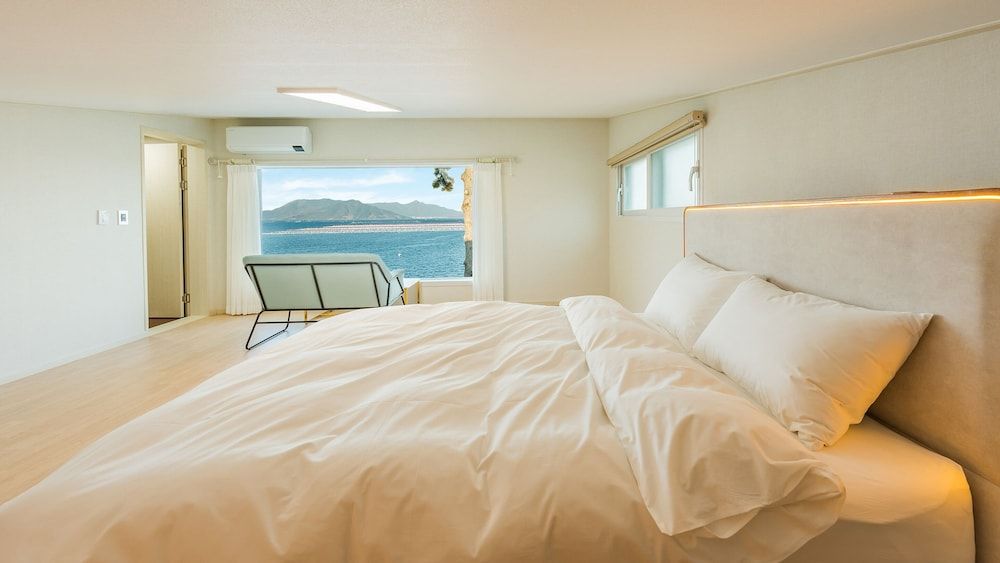 Geoje Daol Pool Villa Pension Basic Room, 1 Bedroom (Room 103) 2