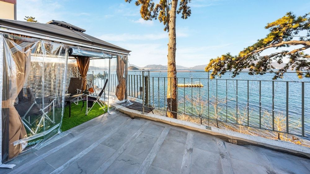 Geoje Daol Pool Villa Pension Basic Room, 1 Bedroom (Room 103) 6