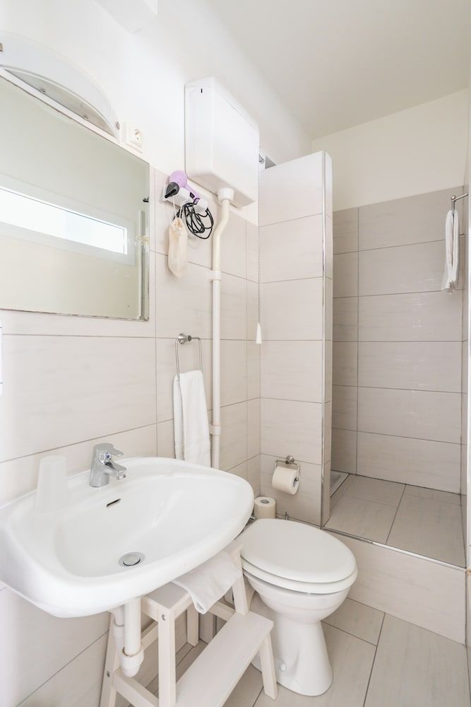 Azur Hotel Classic Twin Room 4