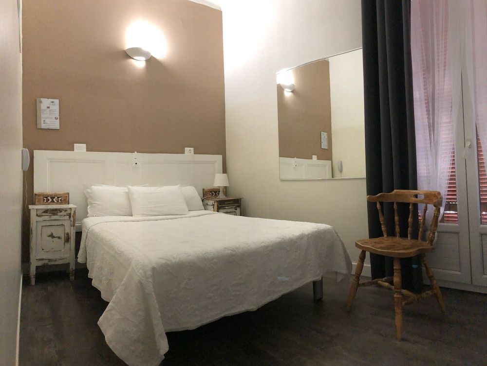 Azur Hotel Economy Single Room, Balcony, City View