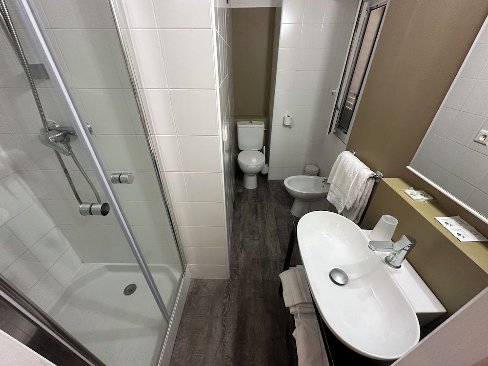 Azur Hotel Classic Twin Room 3