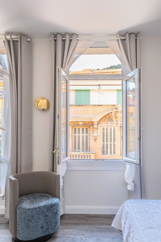 Azur Hotel Comfort Double Room 6