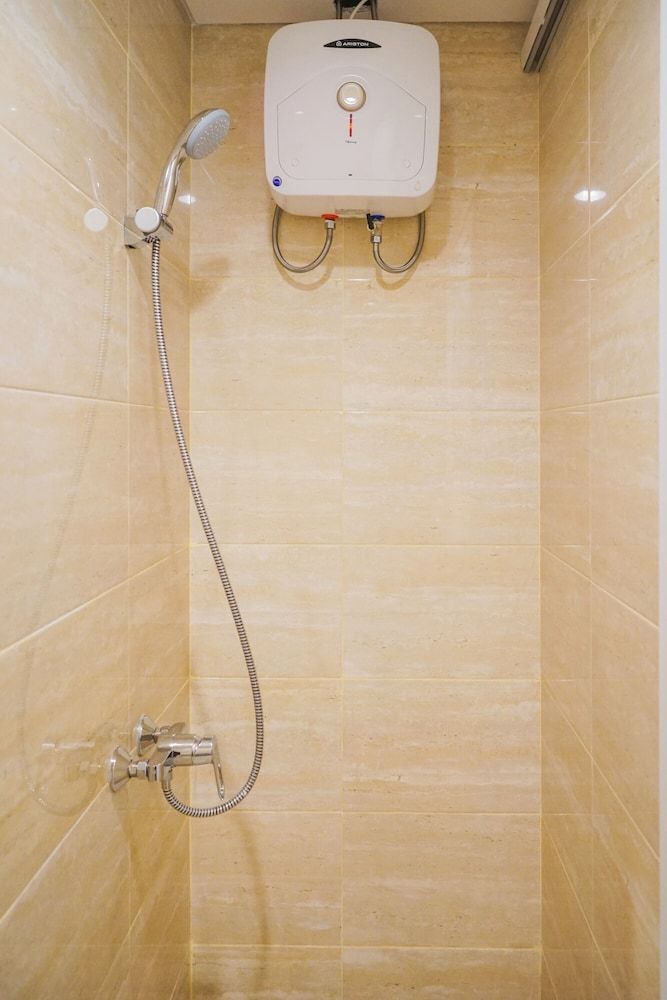 Cozy and Comfy Studio Springwood Apartment Room 6