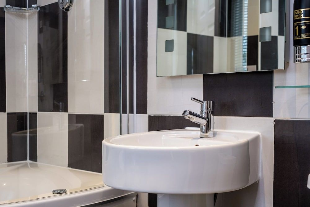 Howbeck Guest House Deluxe Room 4