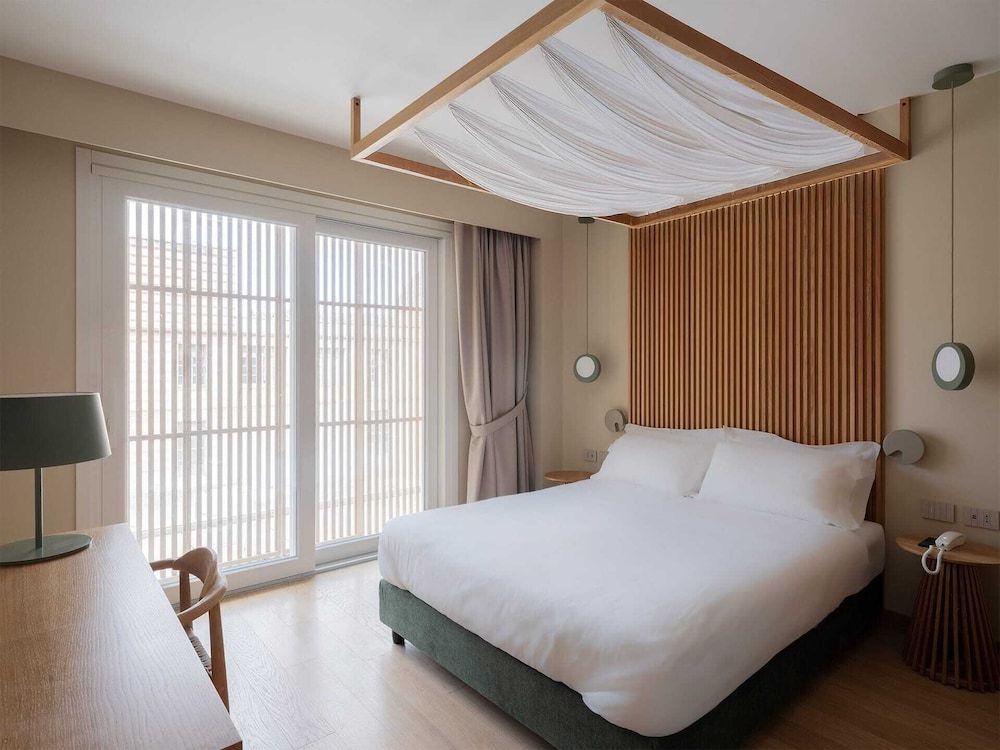 Suite, Balcony