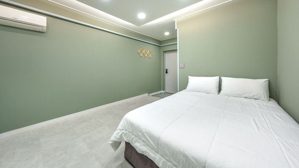 Hongcheon White Hill Pension Basic Room, 1 Bedroom (Hill 7 (Mountain View)) 2